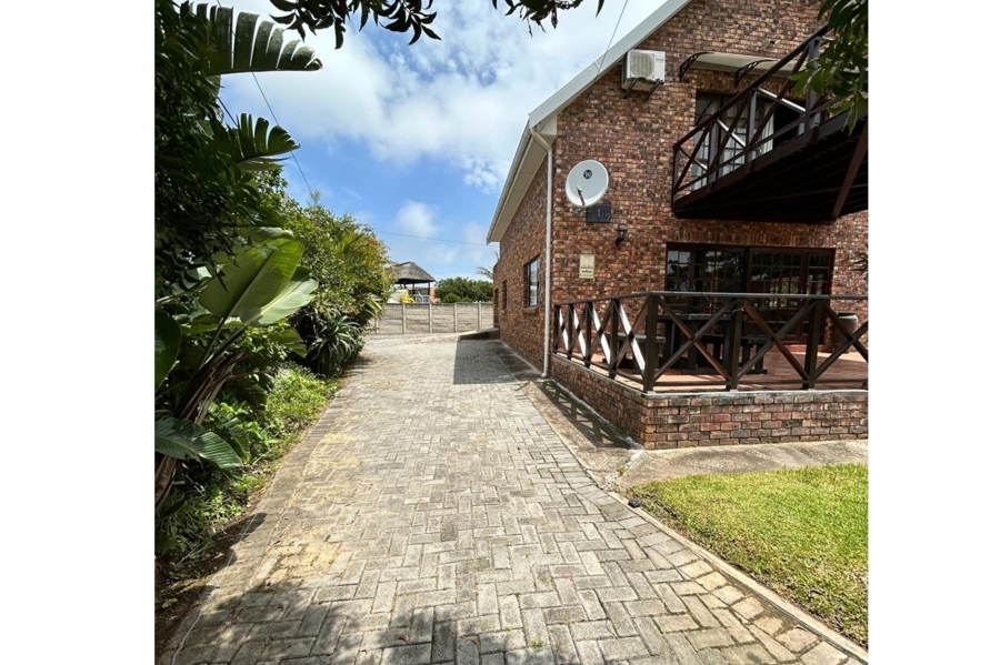 4 Bedroom Property for Sale in Sunrise On Sea Eastern Cape